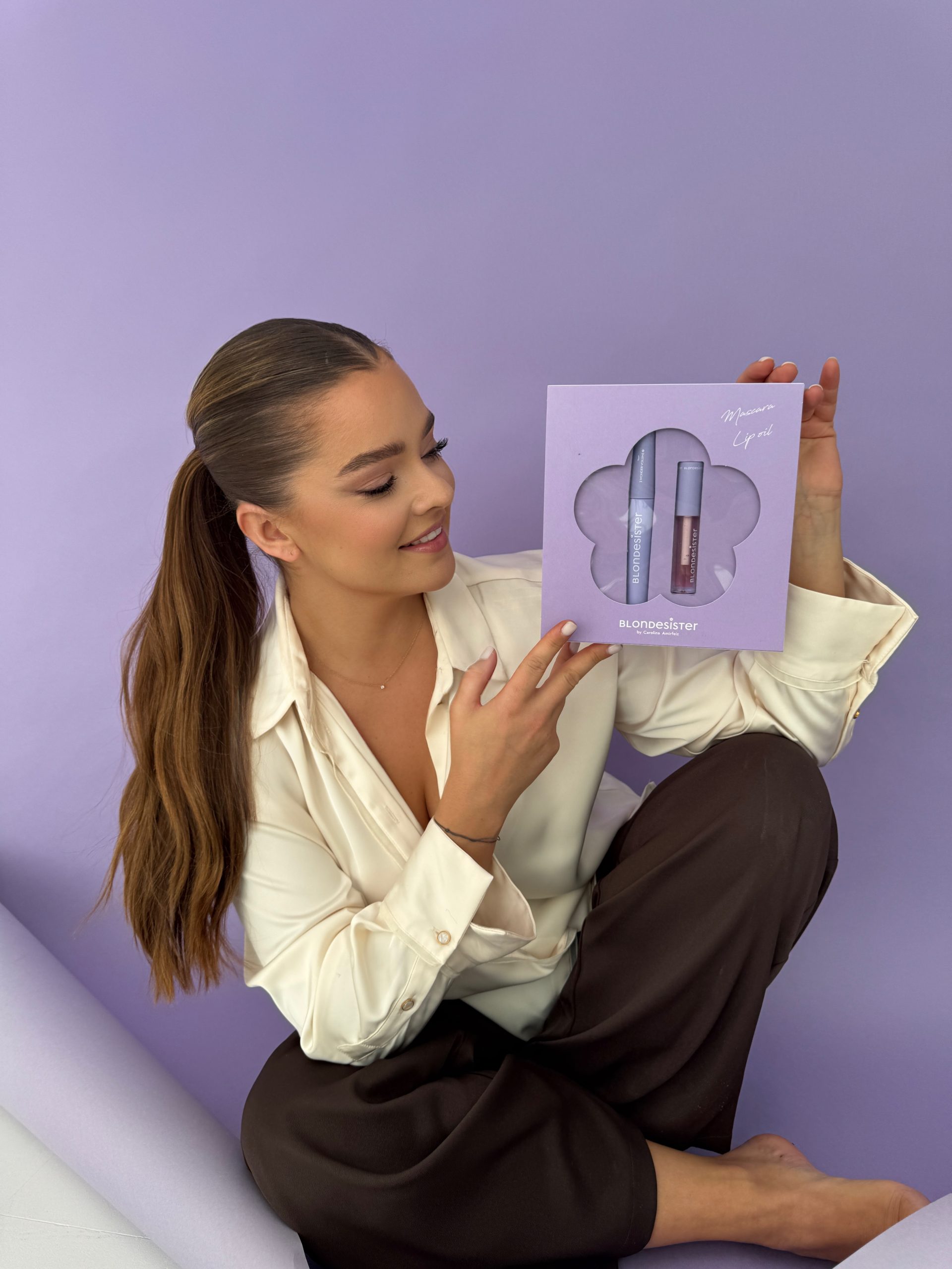 BLONDESISTER Mini Box Essential rinkinys su 4in1 tušu ir lūpų aliejumi